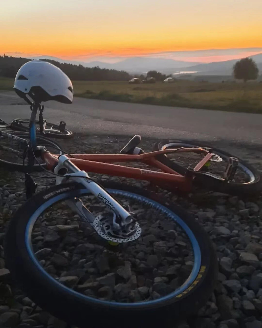 MAXXIS Hookworm 26 x 2.5 Bicycle Tire BMX Wire Bead Clincher Tire for Street Park vert Flatland 20 inch 24 26 27.5 or 29 Sizes