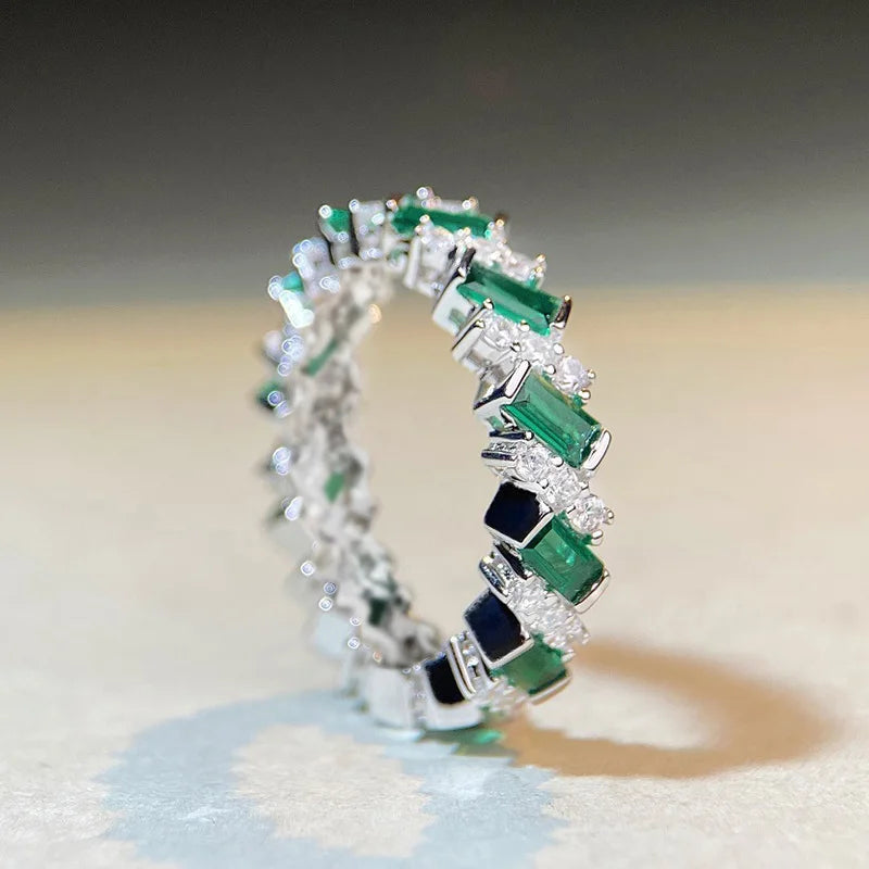 Huitan Luxury Trendy Lady Sparkling Finger Ring Shiny Green/White CZ Jewelry for Engagement Fashion Luxury Daily Accessories