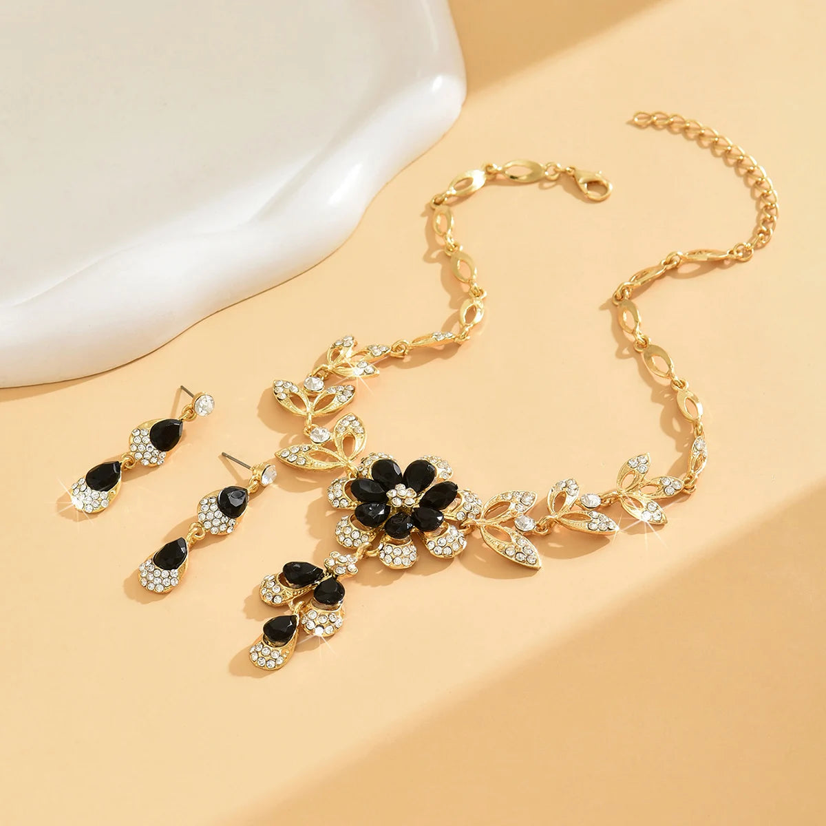 3PC Women's Fashion Trend Design Versatile Flower Necklace Earrings Jewelry Set Wedding Banquet Party Holiday Gift