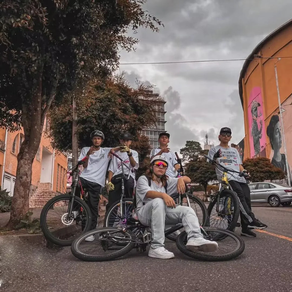 MAXXIS Hookworm 26 x 2.5 Bicycle Tire BMX Wire Bead Clincher Tire for Street Park vert Flatland 20 inch 24 26 27.5 or 29 Sizes